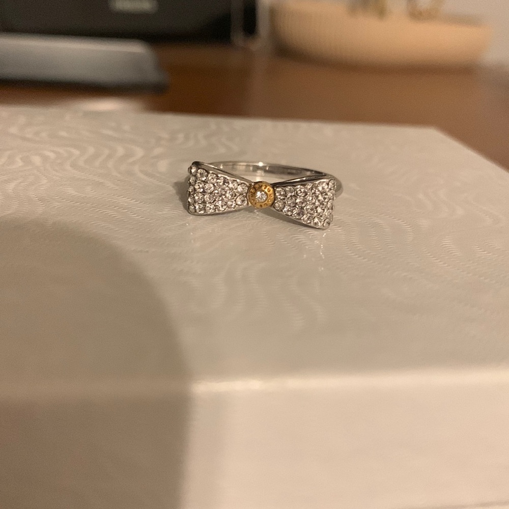 Henri Bendel bow ring